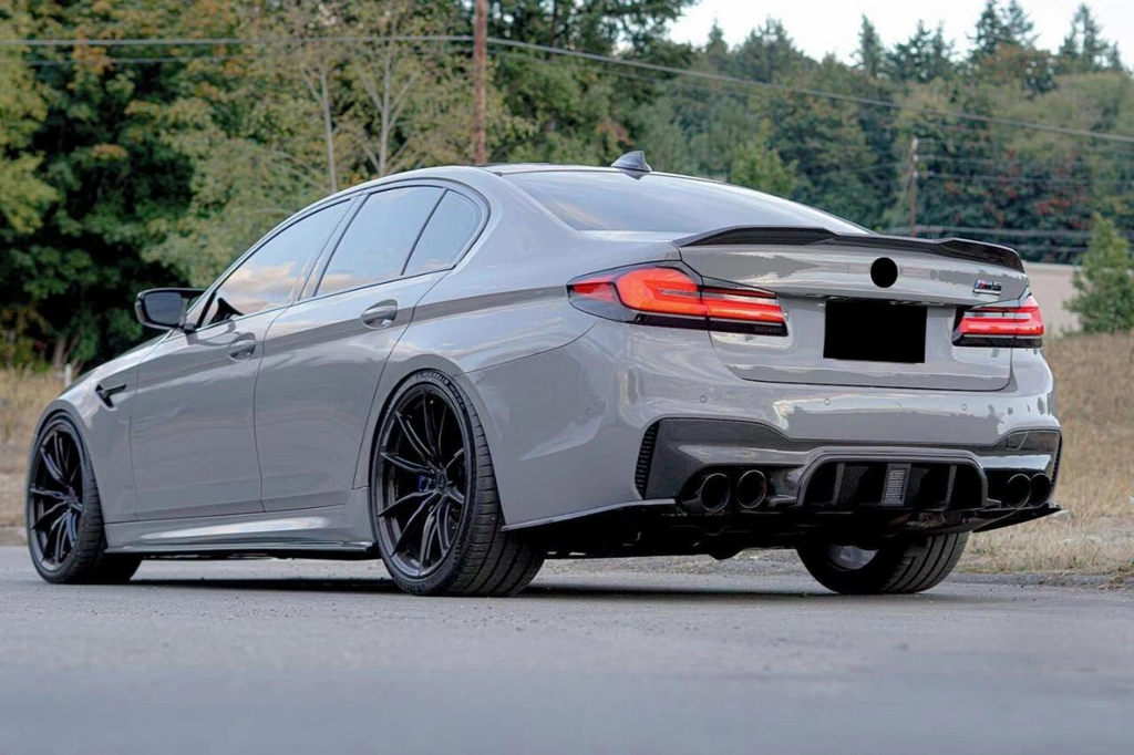 M5 Style With Light Carbon Fiber Rear Diffuser for BMW 5 Series G30 540i M550i F90 2017+ Rear Bumper Splitter Lip Body Kit
