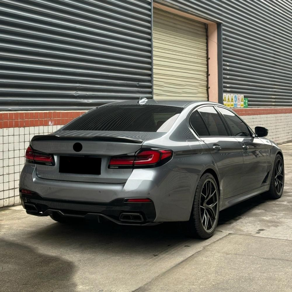 M4 Style Real Carbon Fiber Rear Trunk Spoiler Wing for BMW 5 Series G30 540i M550i M5 F90 2017-2023 Hight Quality Body Kit
